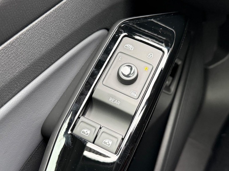 Volkswagen ID.4 Vehicle Full-screen Gallery Image 14