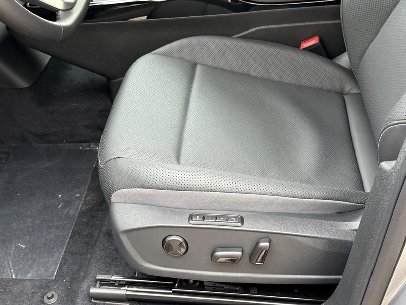 Volkswagen ID.4 Vehicle Full-screen Gallery Image 15