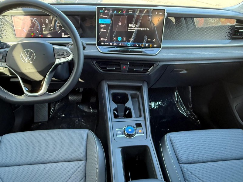 Volkswagen Tiguan Vehicle Full-screen Gallery Image 6