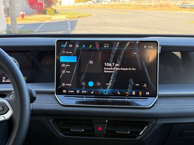 Volkswagen Tiguan Vehicle Full-screen Gallery Image 7