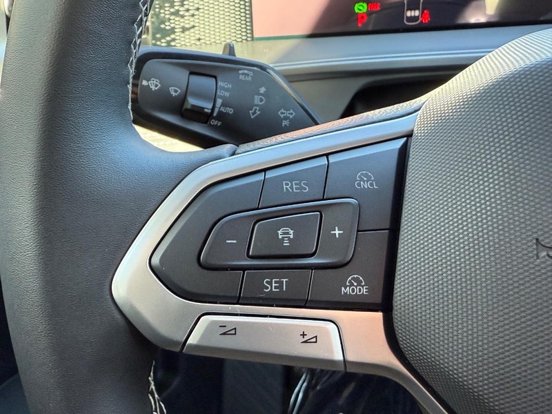 Volkswagen Tiguan Vehicle Full-screen Gallery Image 10