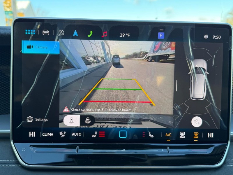 Volkswagen Tiguan Vehicle Full-screen Gallery Image 13