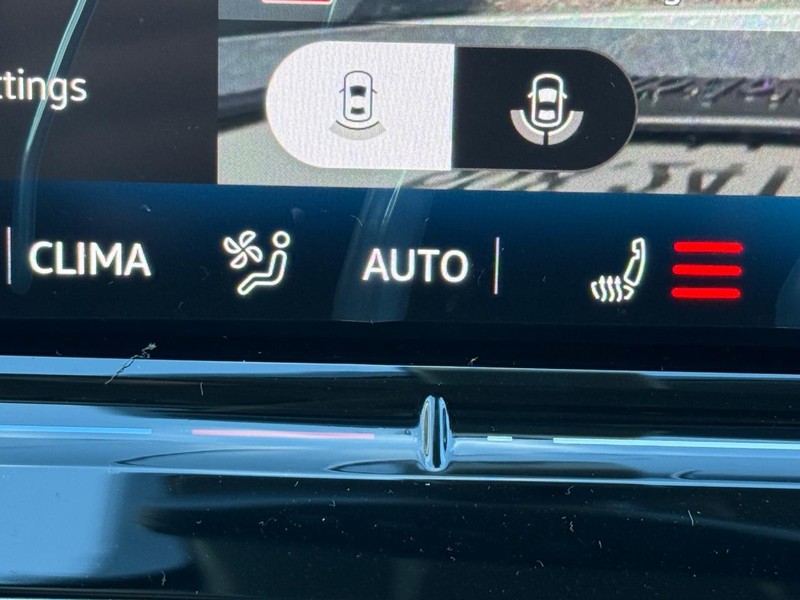 Volkswagen Tiguan Vehicle Full-screen Gallery Image 14