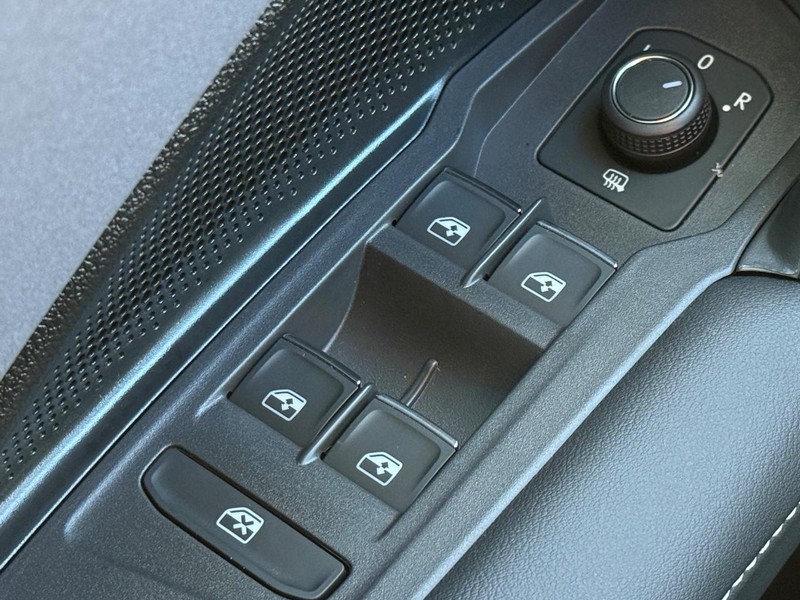 Volkswagen Tiguan Vehicle Full-screen Gallery Image 15