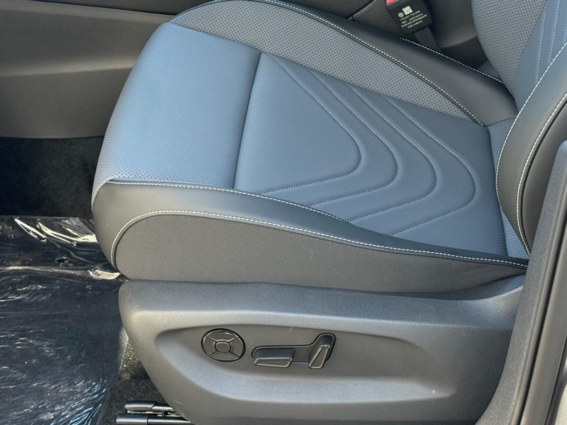 Volkswagen Tiguan Vehicle Full-screen Gallery Image 16