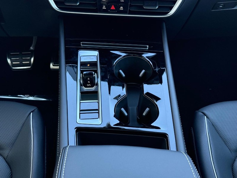 Volkswagen Atlas Vehicle Full-screen Gallery Image 9