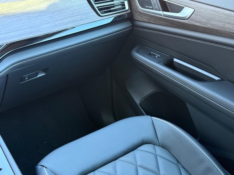 Volkswagen Atlas Vehicle Full-screen Gallery Image 11