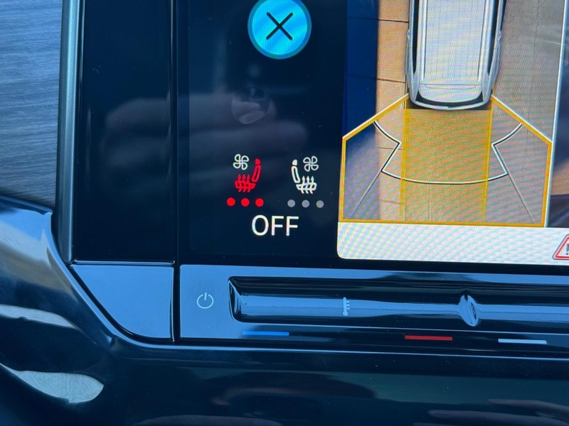 Volkswagen Atlas Vehicle Full-screen Gallery Image 15