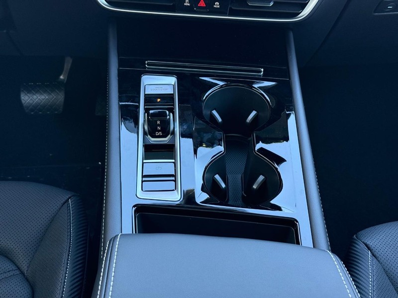 Volkswagen Atlas Cross Sport Vehicle Full-screen Gallery Image 8