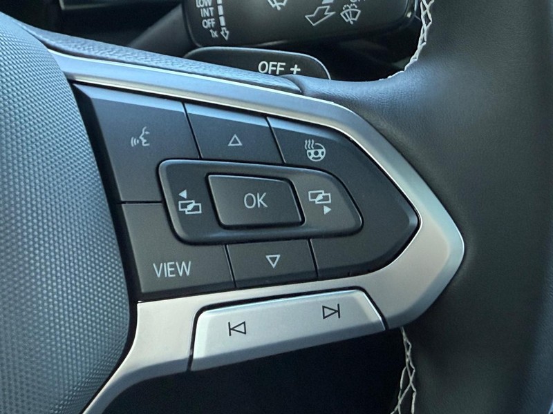 Volkswagen Atlas Cross Sport Vehicle Full-screen Gallery Image 12