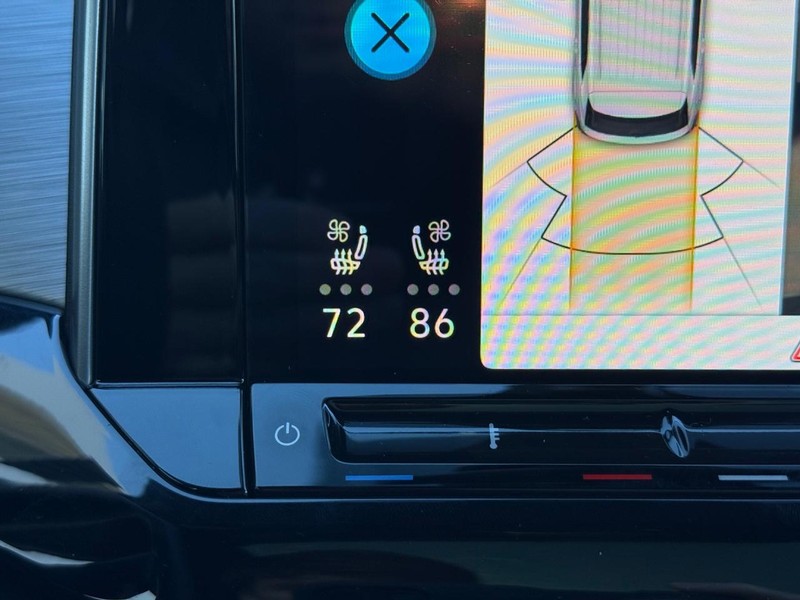 Volkswagen Atlas Cross Sport Vehicle Full-screen Gallery Image 14