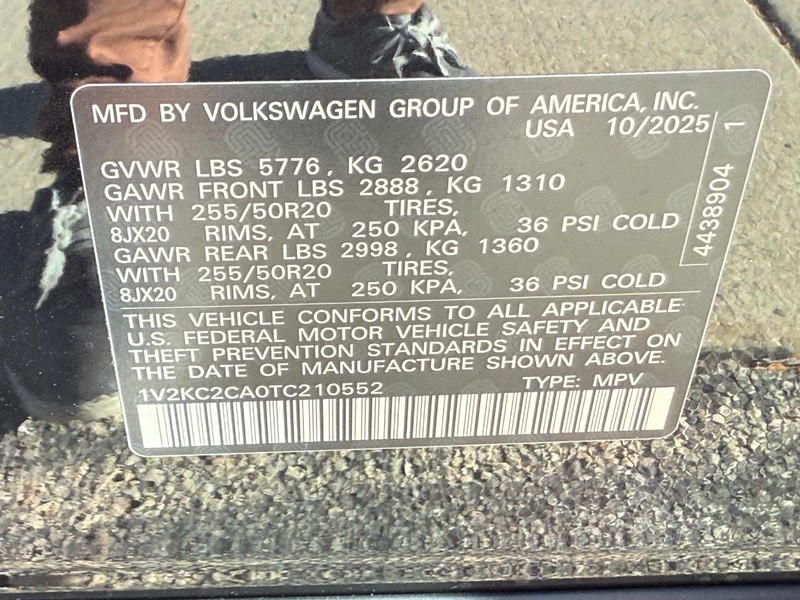 Volkswagen Atlas Cross Sport Vehicle Full-screen Gallery Image 17