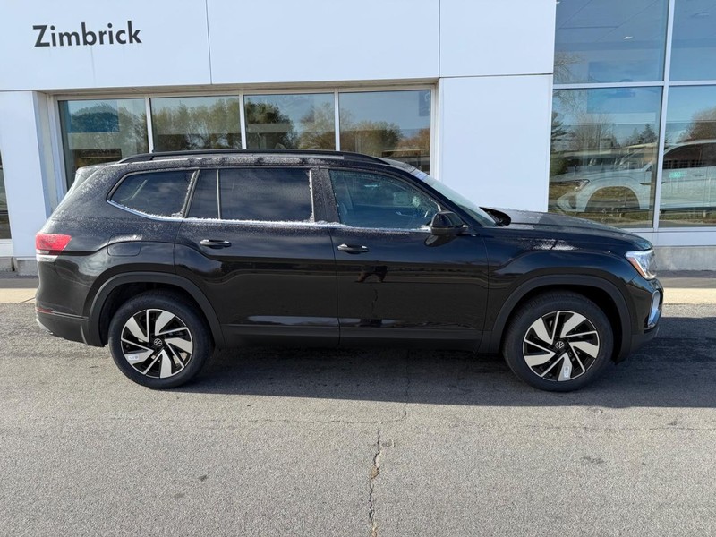 Volkswagen Atlas Vehicle Full-screen Gallery Image 2