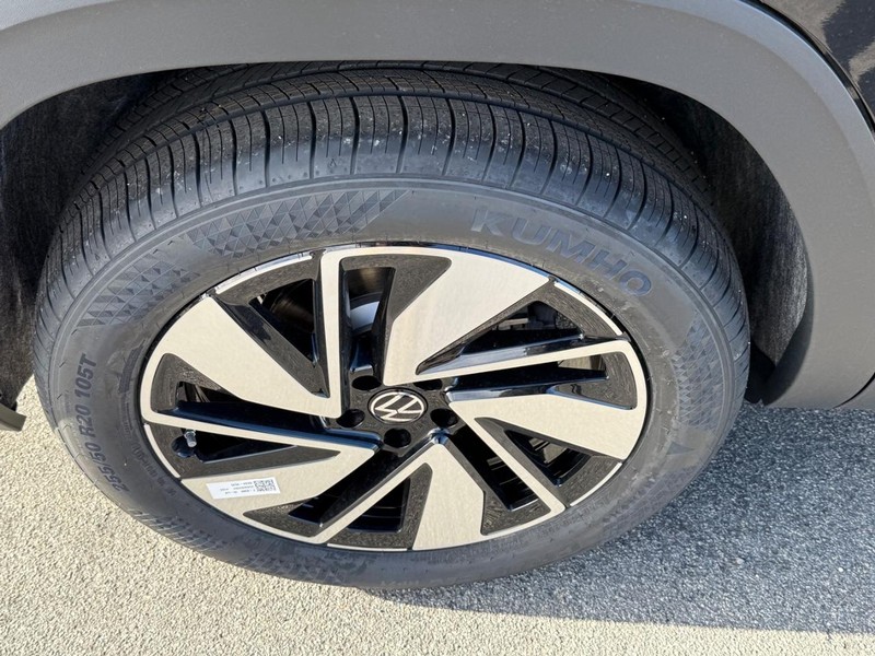 Volkswagen Atlas Vehicle Full-screen Gallery Image 4