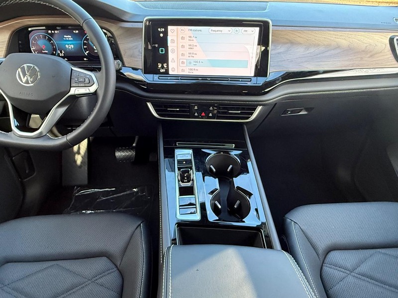 Volkswagen Atlas Vehicle Full-screen Gallery Image 6