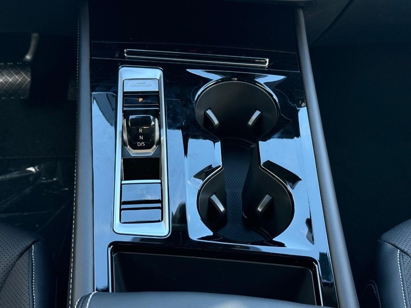 Volkswagen Atlas Vehicle Full-screen Gallery Image 8