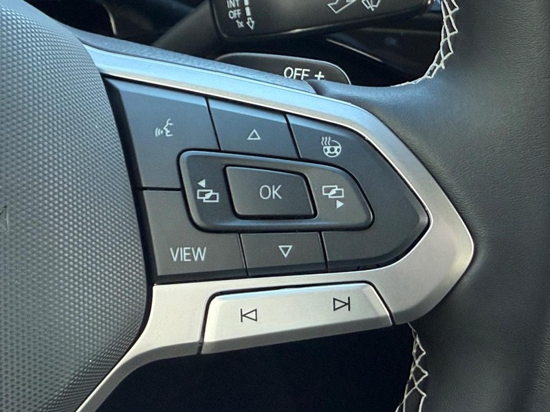 Volkswagen Atlas Vehicle Full-screen Gallery Image 12