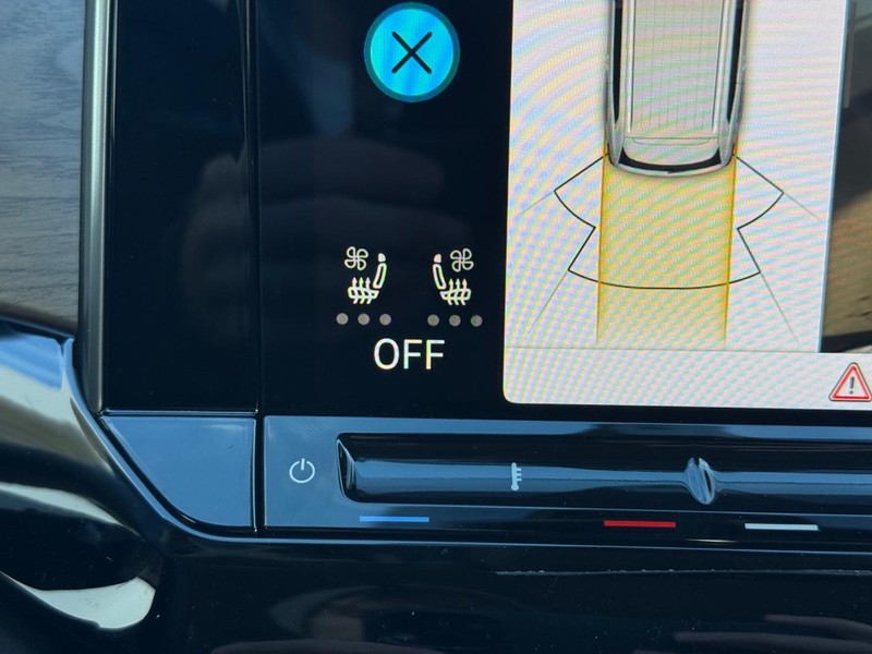 Volkswagen Atlas Vehicle Full-screen Gallery Image 14