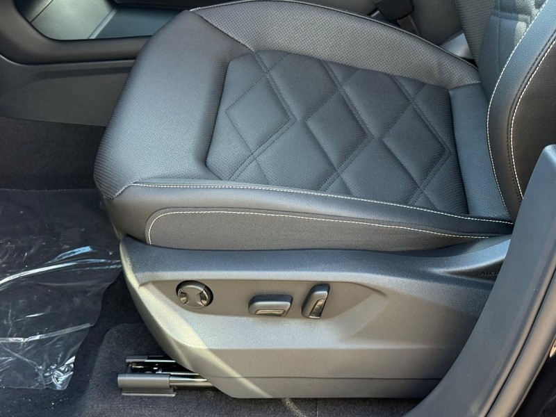 Volkswagen Atlas Vehicle Full-screen Gallery Image 16