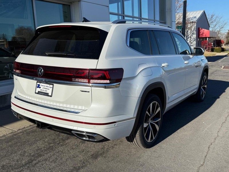 Volkswagen Atlas Vehicle Full-screen Gallery Image 3
