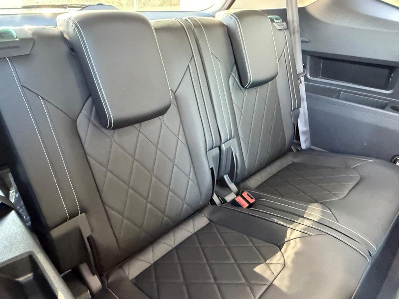 Volkswagen Atlas Vehicle Full-screen Gallery Image 5