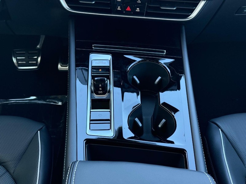 Volkswagen Atlas Vehicle Full-screen Gallery Image 9