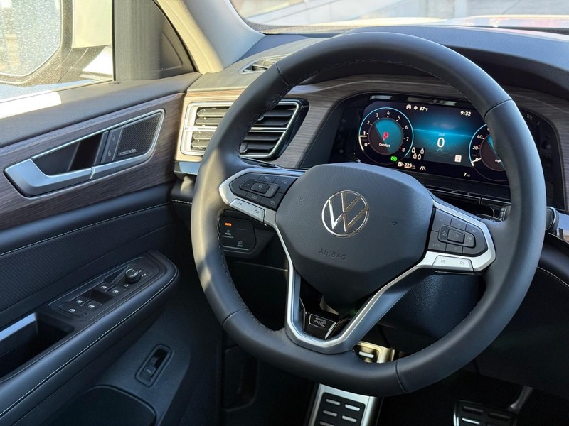 Volkswagen Atlas Vehicle Full-screen Gallery Image 10