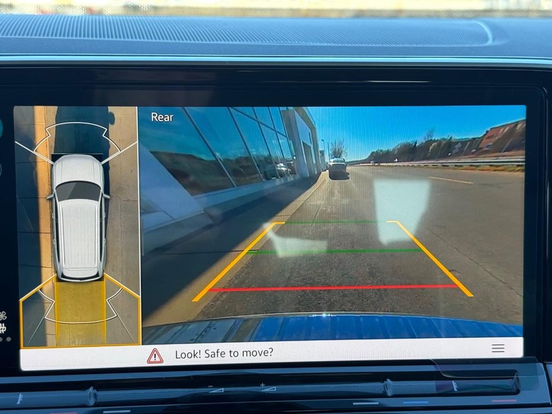 Volkswagen Atlas Vehicle Full-screen Gallery Image 14