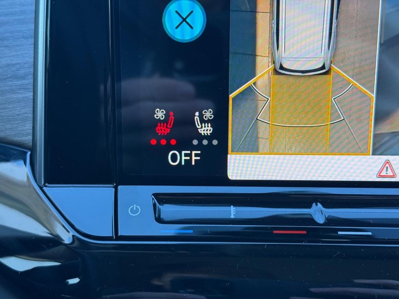 Volkswagen Atlas Vehicle Full-screen Gallery Image 15