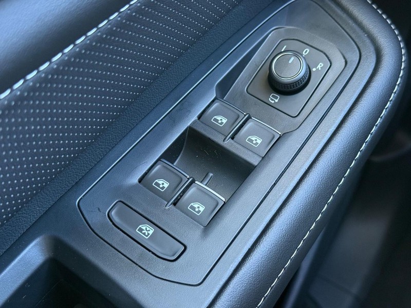 Volkswagen Atlas Vehicle Full-screen Gallery Image 16