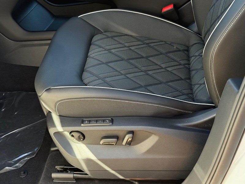 Volkswagen Atlas Vehicle Full-screen Gallery Image 17