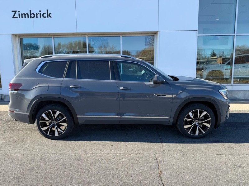 Volkswagen Atlas Vehicle Full-screen Gallery Image 2