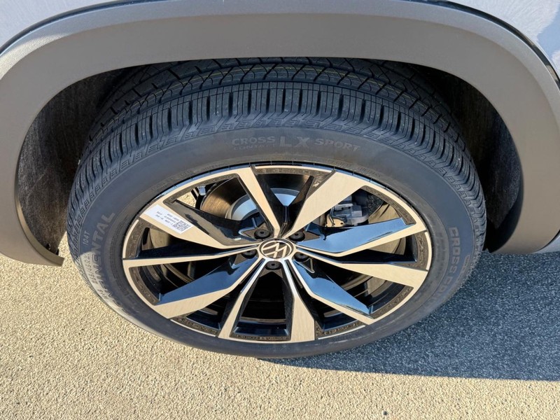 Volkswagen Atlas Vehicle Full-screen Gallery Image 4