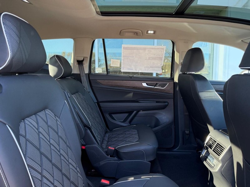 Volkswagen Atlas Vehicle Full-screen Gallery Image 5