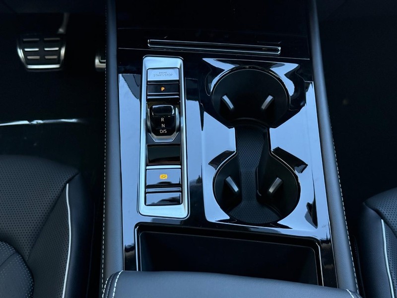 Volkswagen Atlas Vehicle Full-screen Gallery Image 7