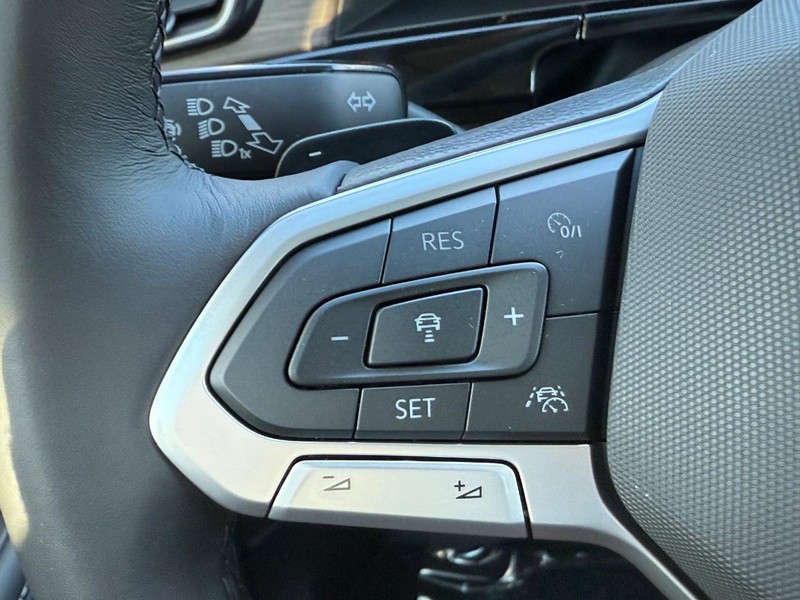 Volkswagen Atlas Vehicle Full-screen Gallery Image 9