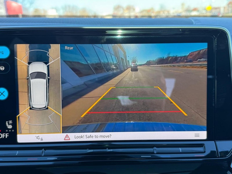 Volkswagen Atlas Vehicle Full-screen Gallery Image 11