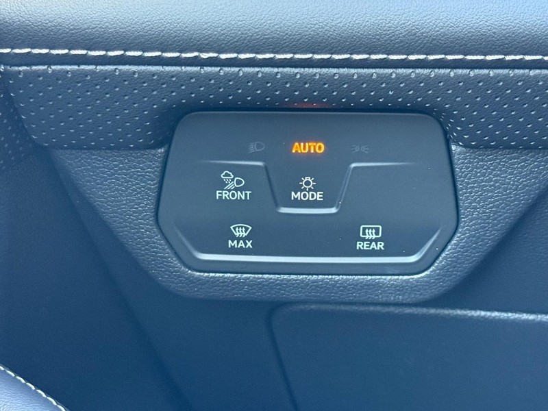 Volkswagen Atlas Vehicle Full-screen Gallery Image 13