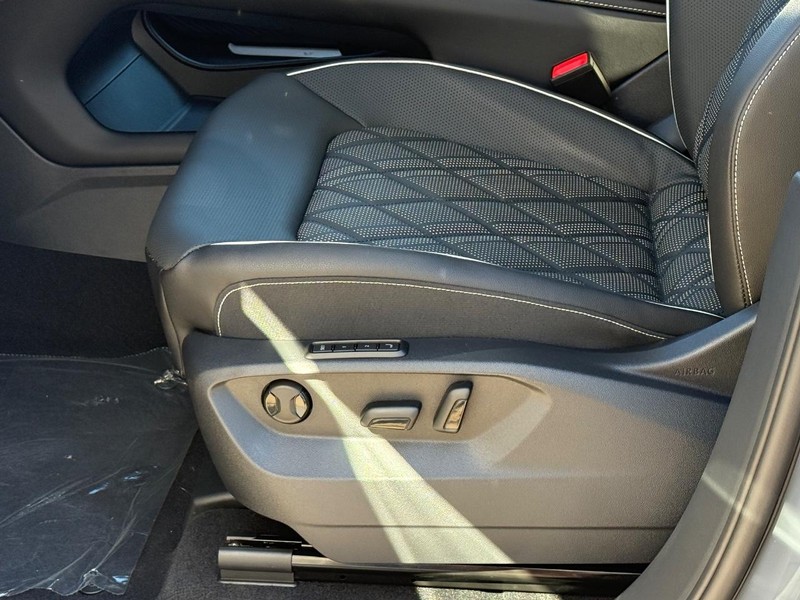 Volkswagen Atlas Vehicle Full-screen Gallery Image 15