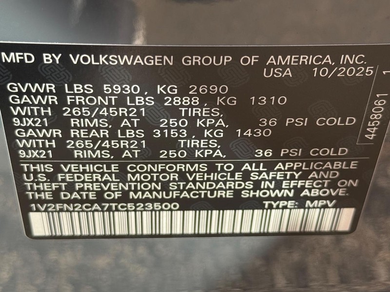 Volkswagen Atlas Vehicle Full-screen Gallery Image 16