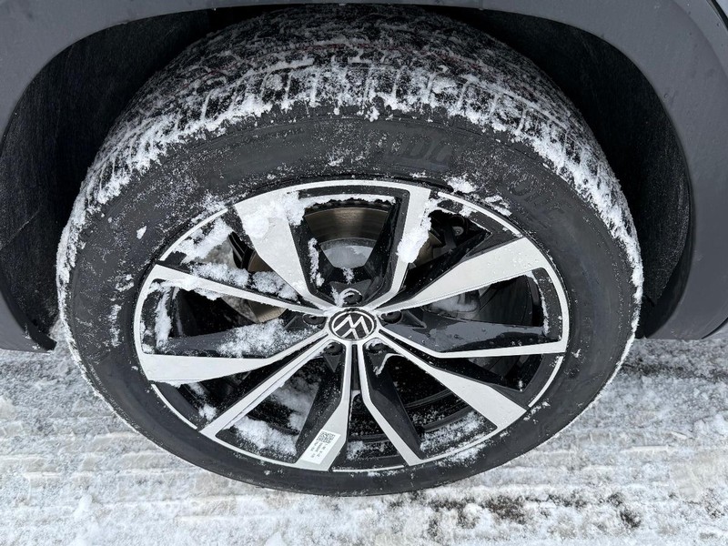 Volkswagen Atlas Vehicle Full-screen Gallery Image 4