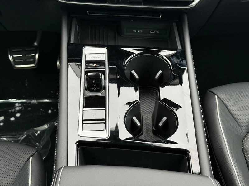 Volkswagen Atlas Vehicle Full-screen Gallery Image 8