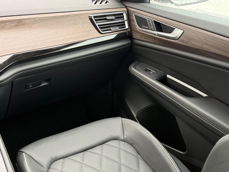 Volkswagen Atlas Vehicle Full-screen Gallery Image 10