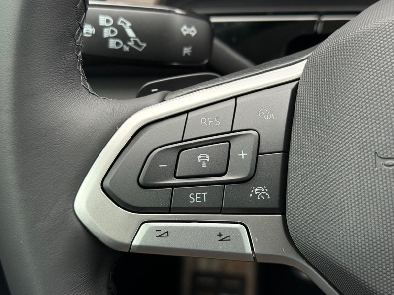 Volkswagen Atlas Vehicle Full-screen Gallery Image 11