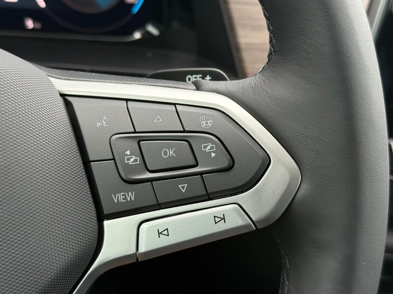 Volkswagen Atlas Vehicle Full-screen Gallery Image 12