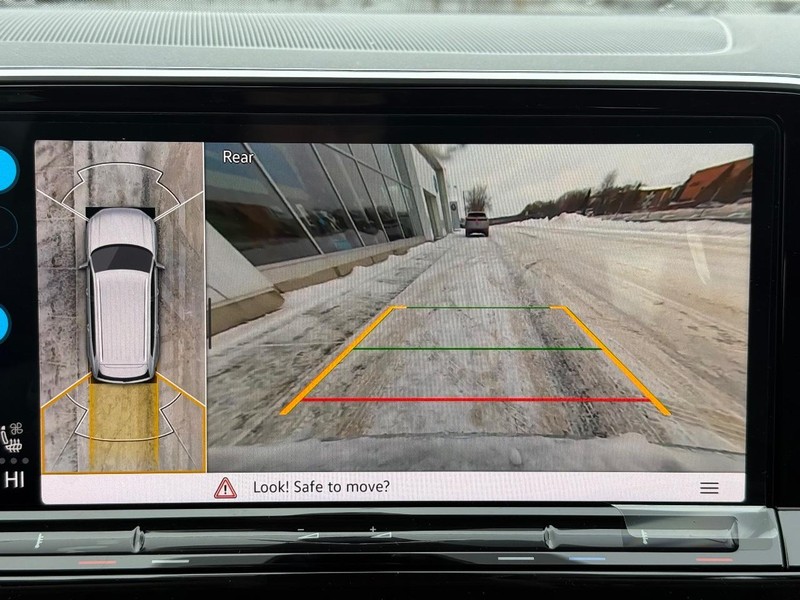 Volkswagen Atlas Vehicle Full-screen Gallery Image 13