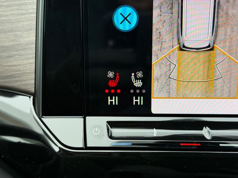 Volkswagen Atlas Vehicle Full-screen Gallery Image 14