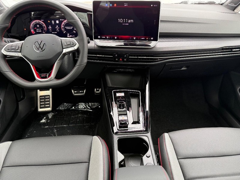 Volkswagen Golf GTI Vehicle Full-screen Gallery Image 6