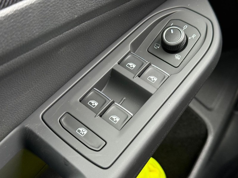 Volkswagen Golf GTI Vehicle Full-screen Gallery Image 14