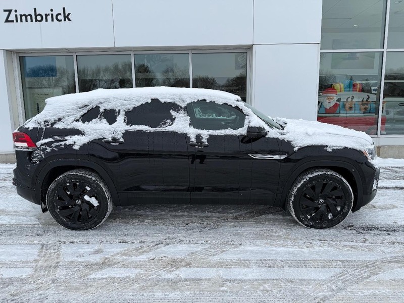 Volkswagen Atlas Cross Sport Vehicle Full-screen Gallery Image 2